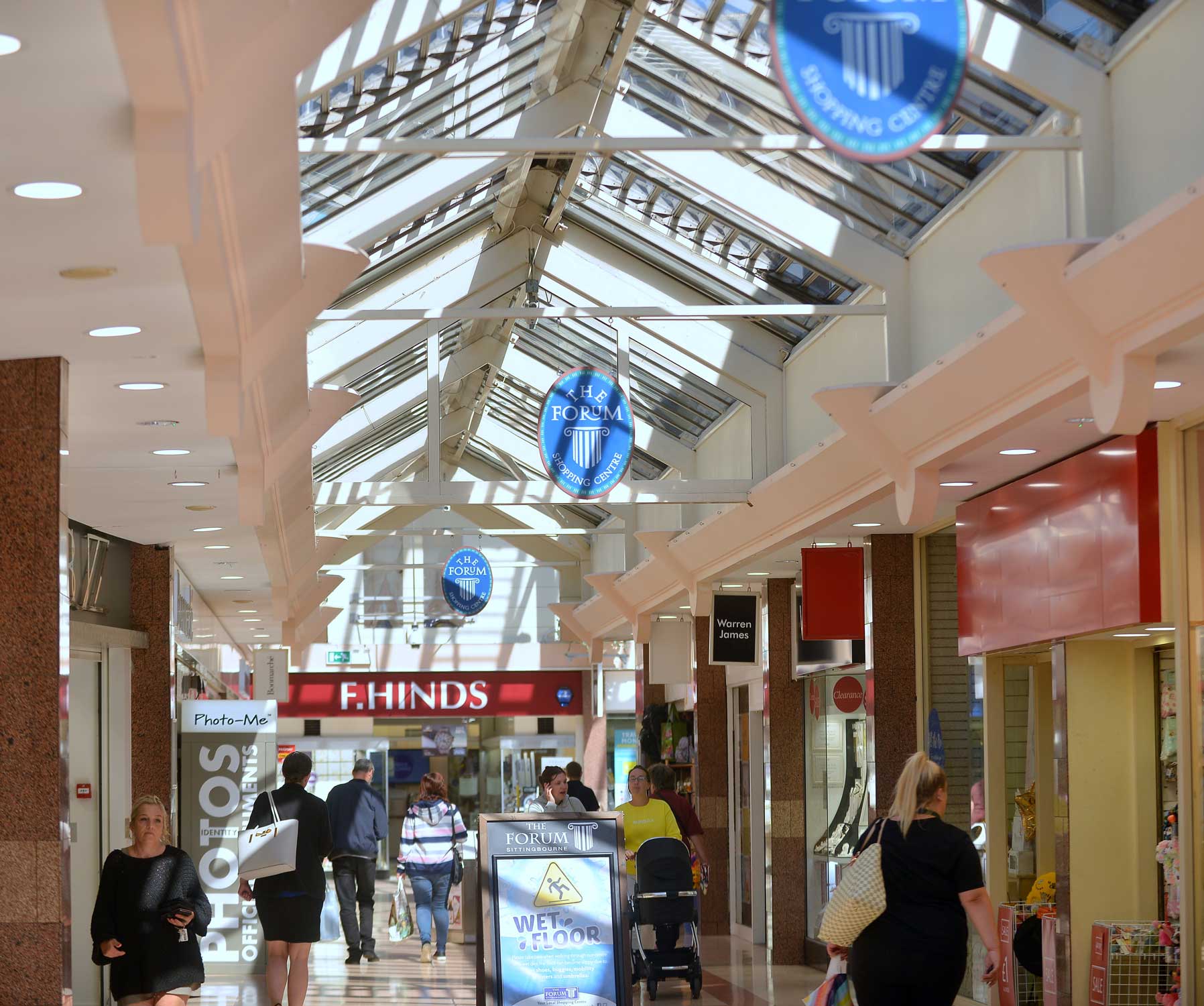 Stores At Forum Shops 95 - jhfrvti